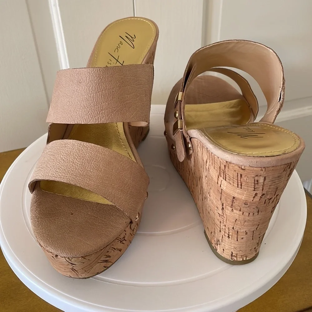 👍🏼 Marc Fisher neutral platform Sandals Size 8.5 👍🏼
